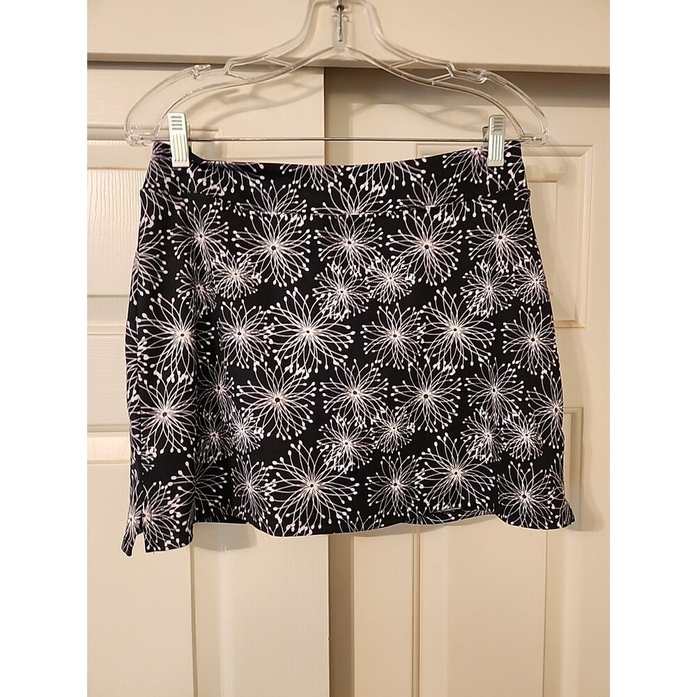 Tranquility Black Floral Skort Size M White Flower Print Active Casual Golf - Picture 1 of 6
